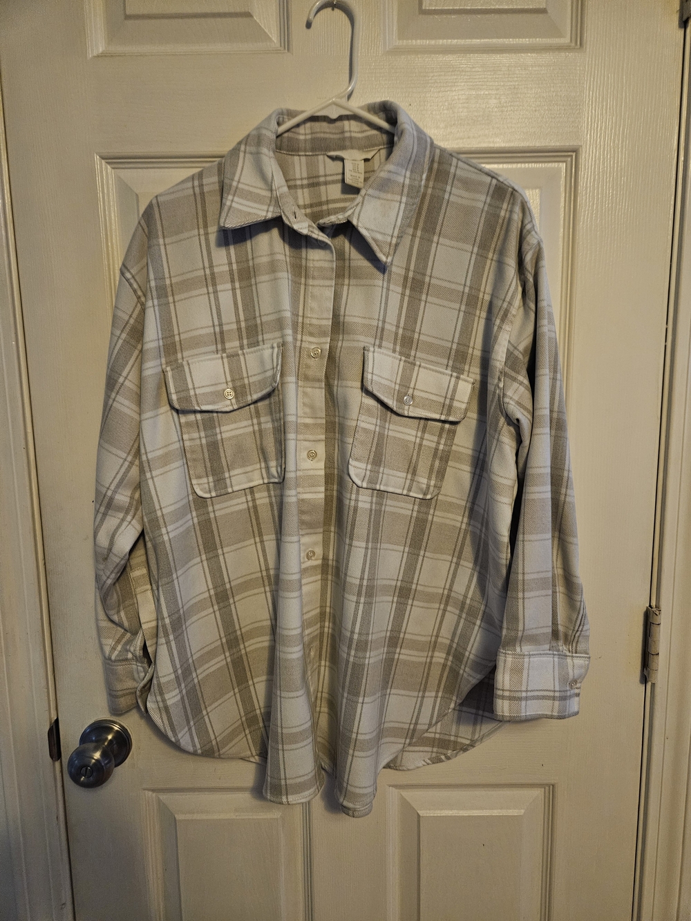 H&M Women's Plaid Button-Down Shirt in Beige and White